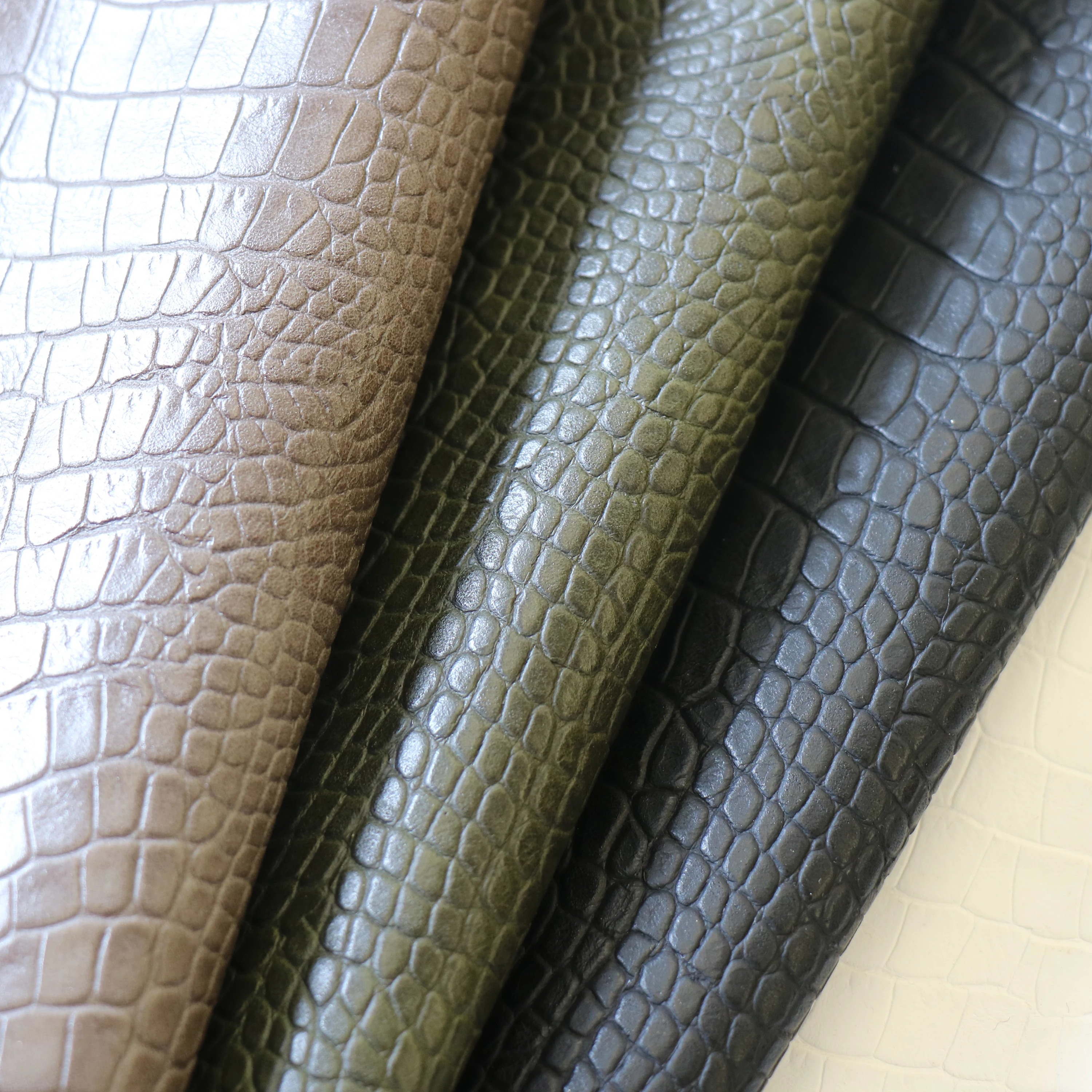 Crocodile Grain PU Synthetic Leather Crocodile Synthetic Embossed Aritificial  Leather for Bags Sofa Chairs or shoes