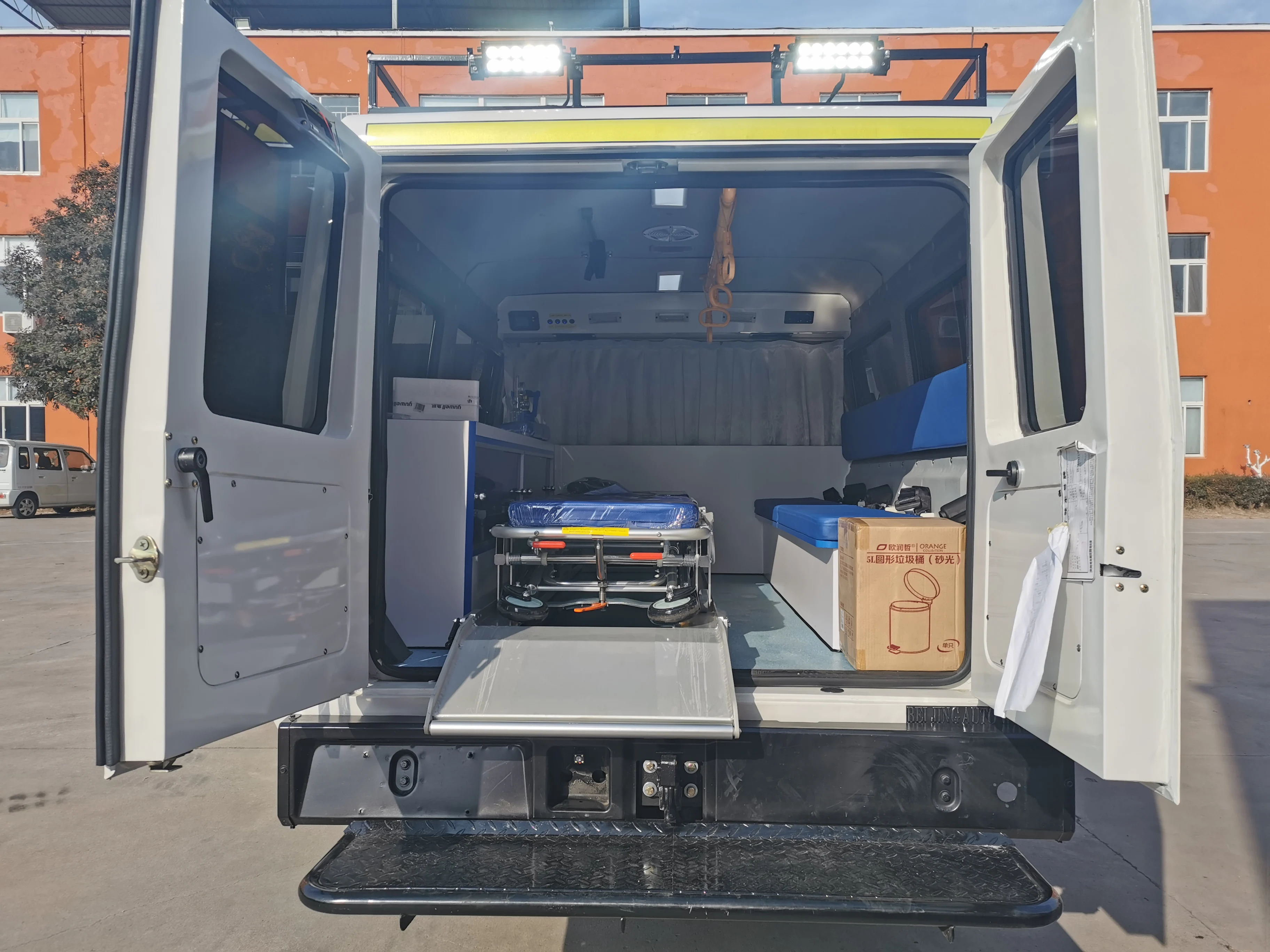 BEIQI 4WD 4*4 OFF ROAD Diesel Medical Ambulance