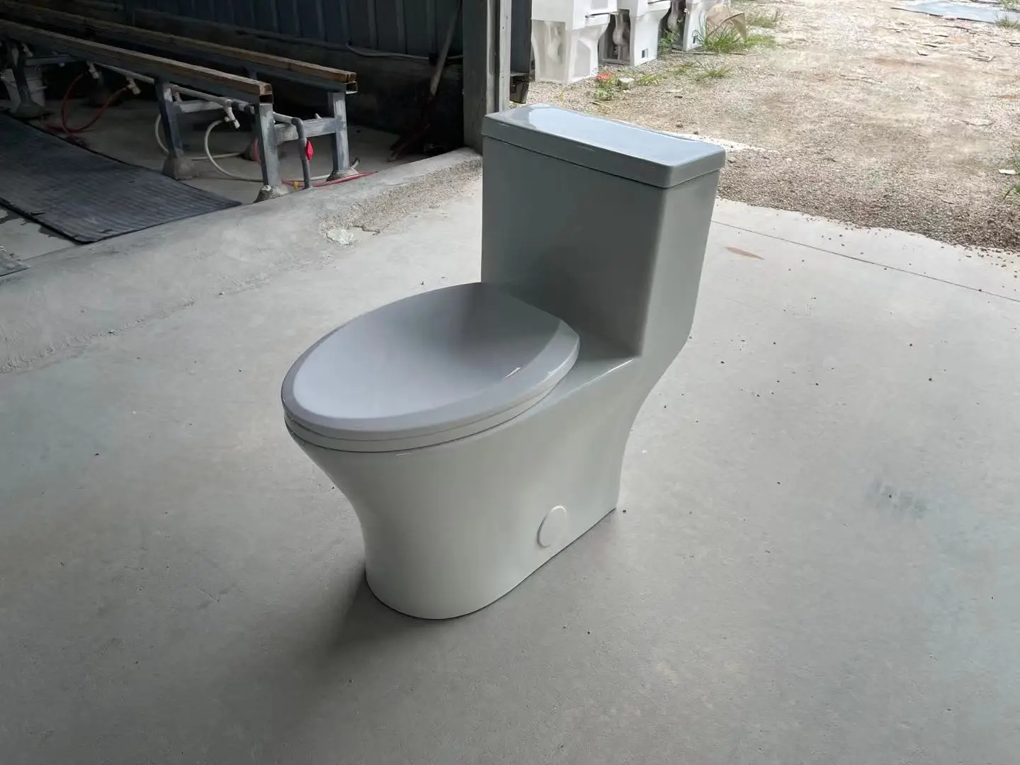 Слитный керамический сифонный Туалет 6690 с боковым нажатием