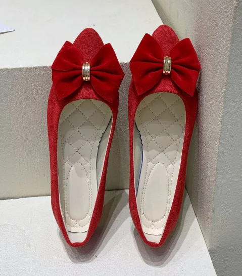 2022  Girls Loafers Fashion Flat Plus Size Work Shoes New Style Women British Style Pointed Toe Slip-on Flat Shoes Suede