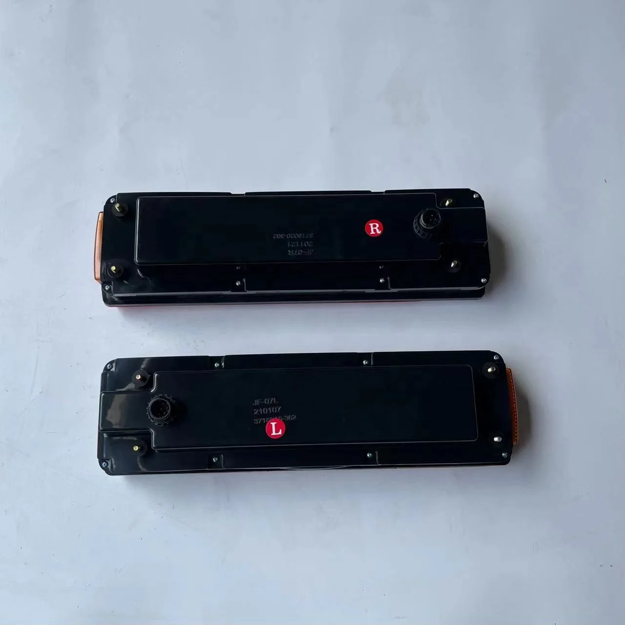 Zoomlion Truck Crane Tail Light Rear Lamp Chasis Brake Light Spare Parts 25V 35V 50H 70 80 100Tons Mobile Crane ZTC550H 700V
