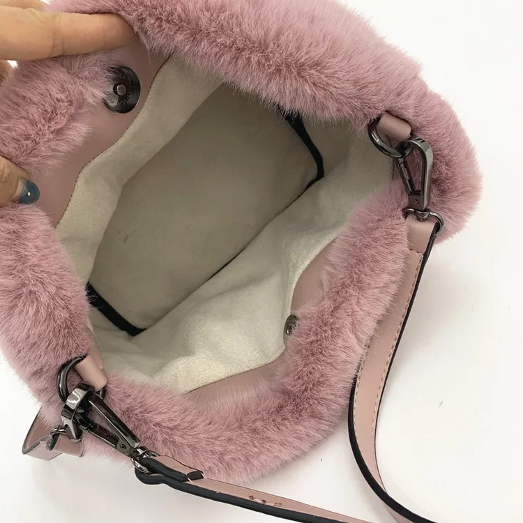 faux fur bag 3.jpg