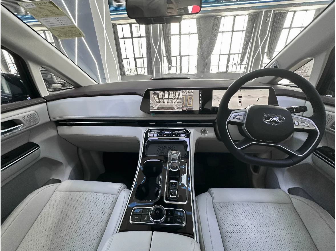 jac ruifeng RF8 RH Steering Wheel MPV Deluxe Upgrade Interior Hybrid Fuel Power Ultra Low Price  White internal upgrade