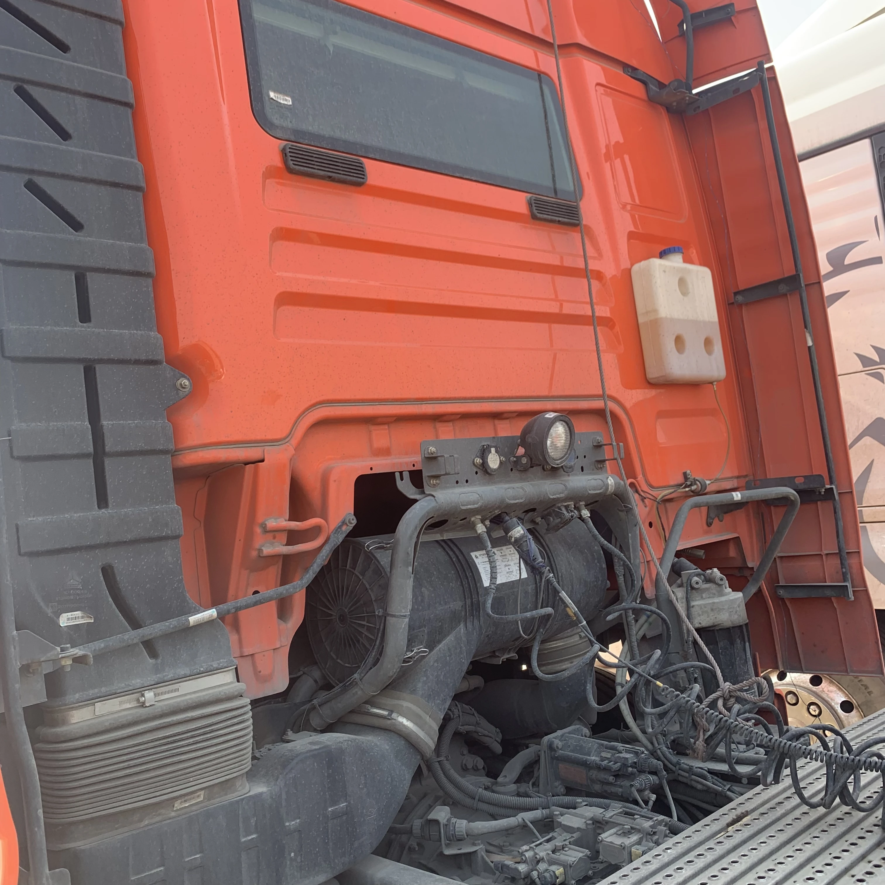 New sinotruk G7 tractor truck head 6x4 10 wheel 540 hp Price used prime mover import tractor truck For Sale