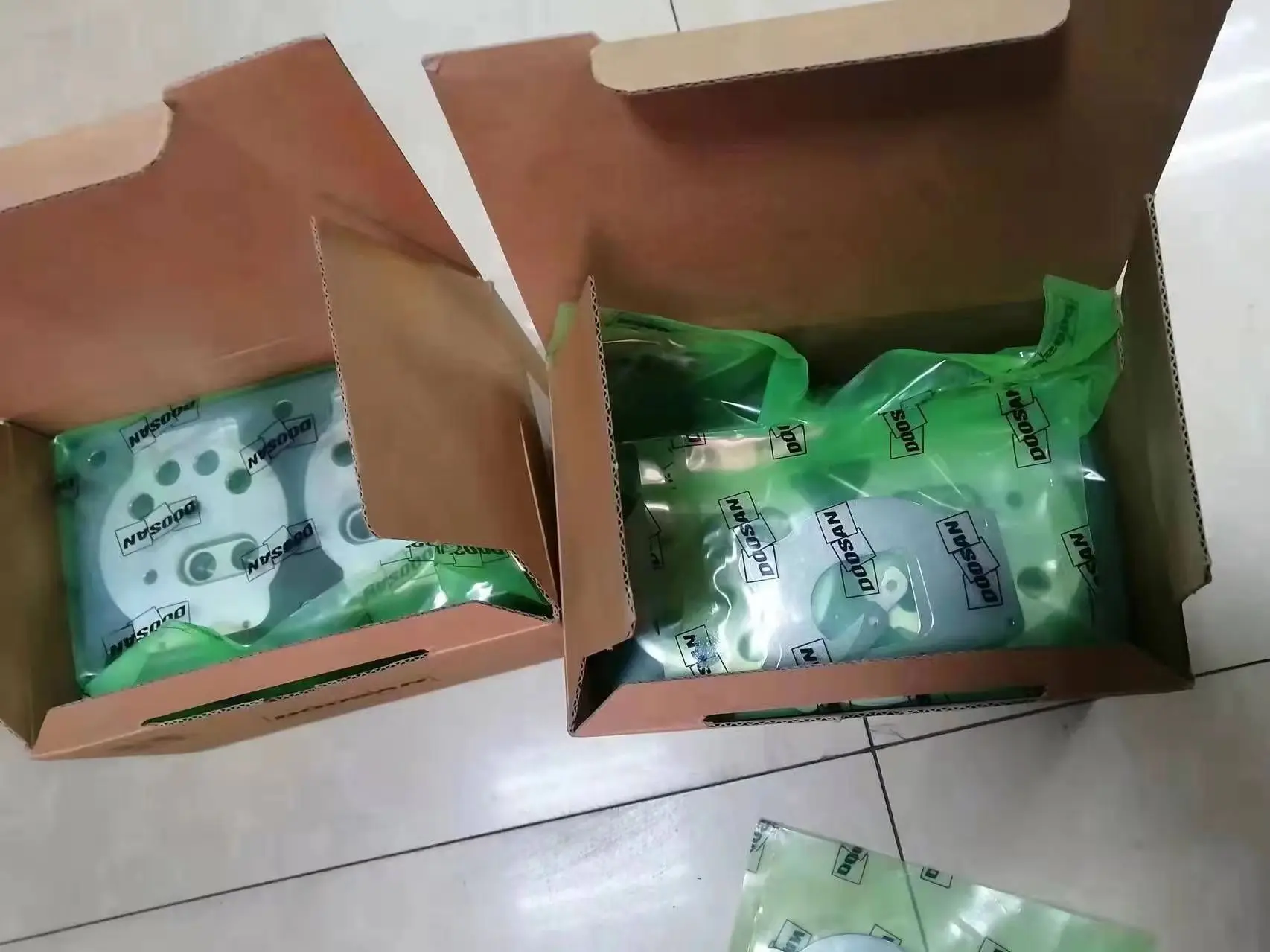 Daewoo Bus DL08 engine Air compressor cylinder head 65.54114-6010 65541146010 Doosan packing