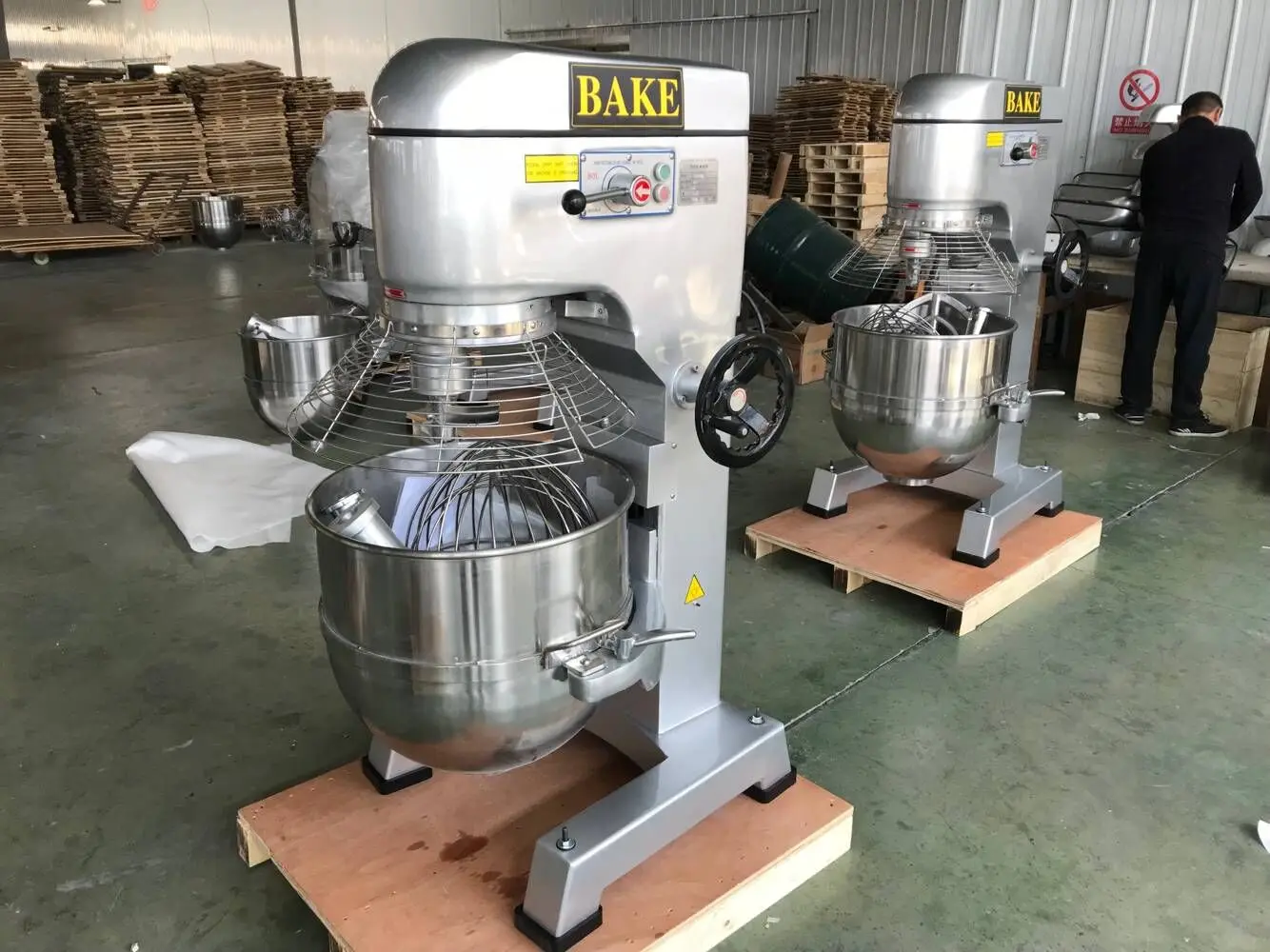 Professional Planetary Food Mixer and Cake Dough Mixer 40 L 60L Motor Hot Product 2019 Provided Restaurant Equipment Schneider