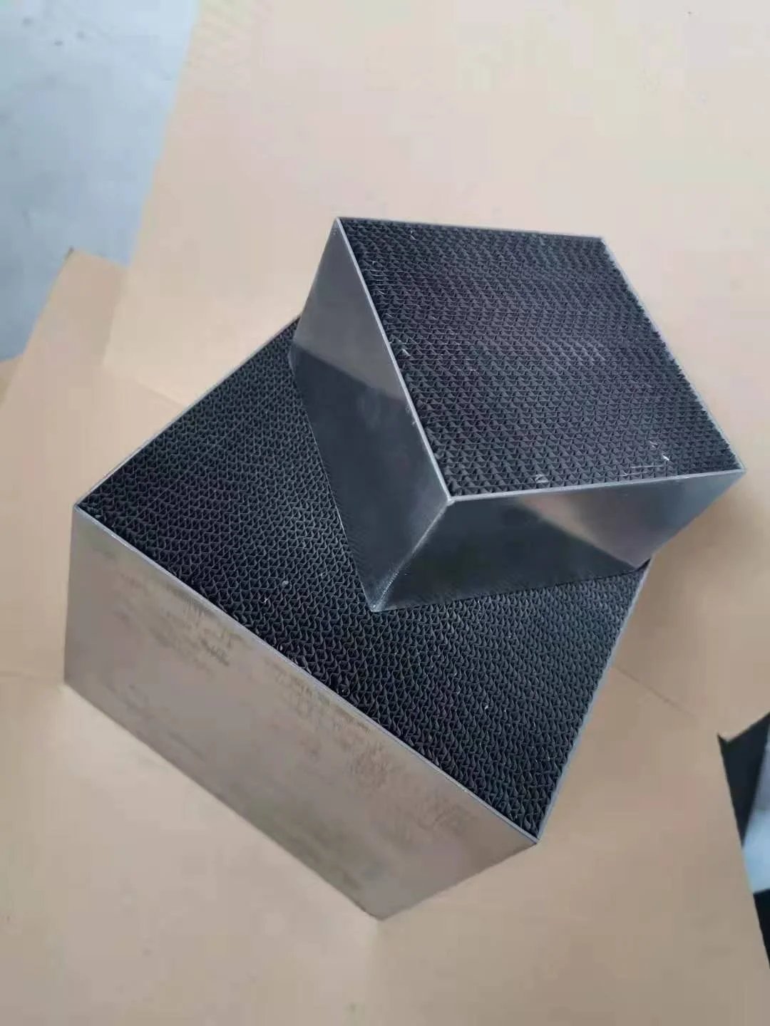 Metal industrial catalysts for exhaust gas purification and filtration