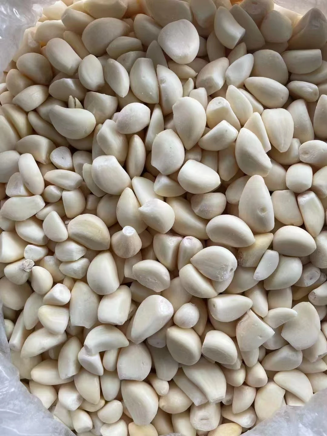 Chinese Manufacturer  Fresh Taste  Appearance And Size Frozen Garlic  Frozen Garlic