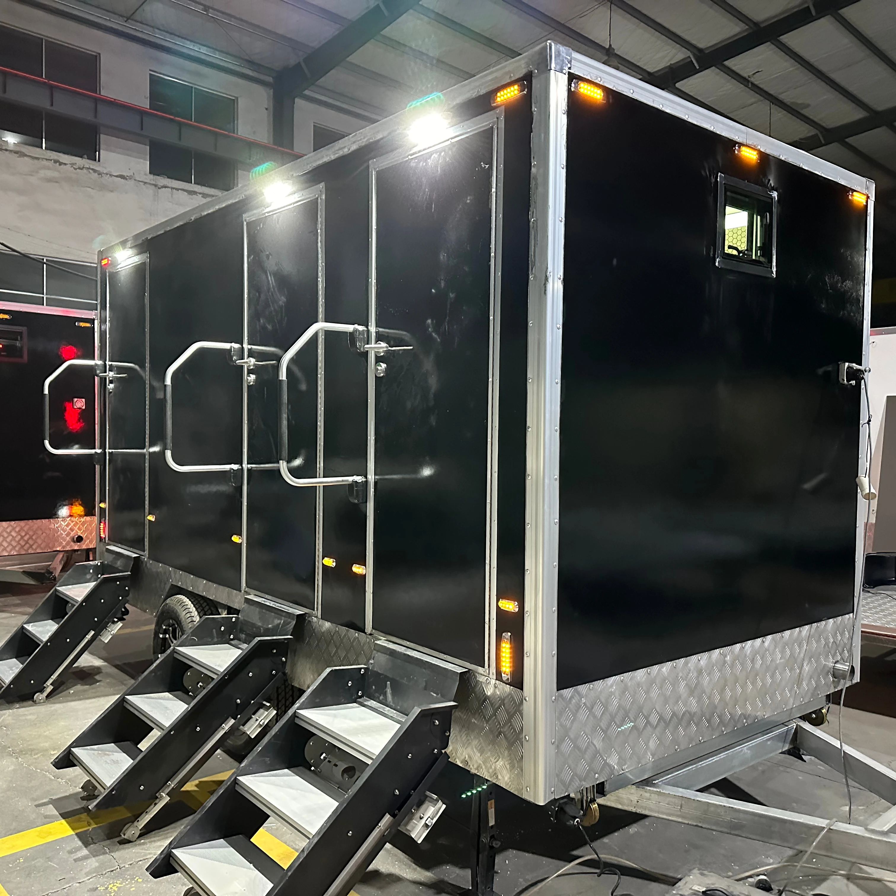 Luxury Portable Toilet Trailer Bathroom Rentals Mobile Restroom Trailer For Sale