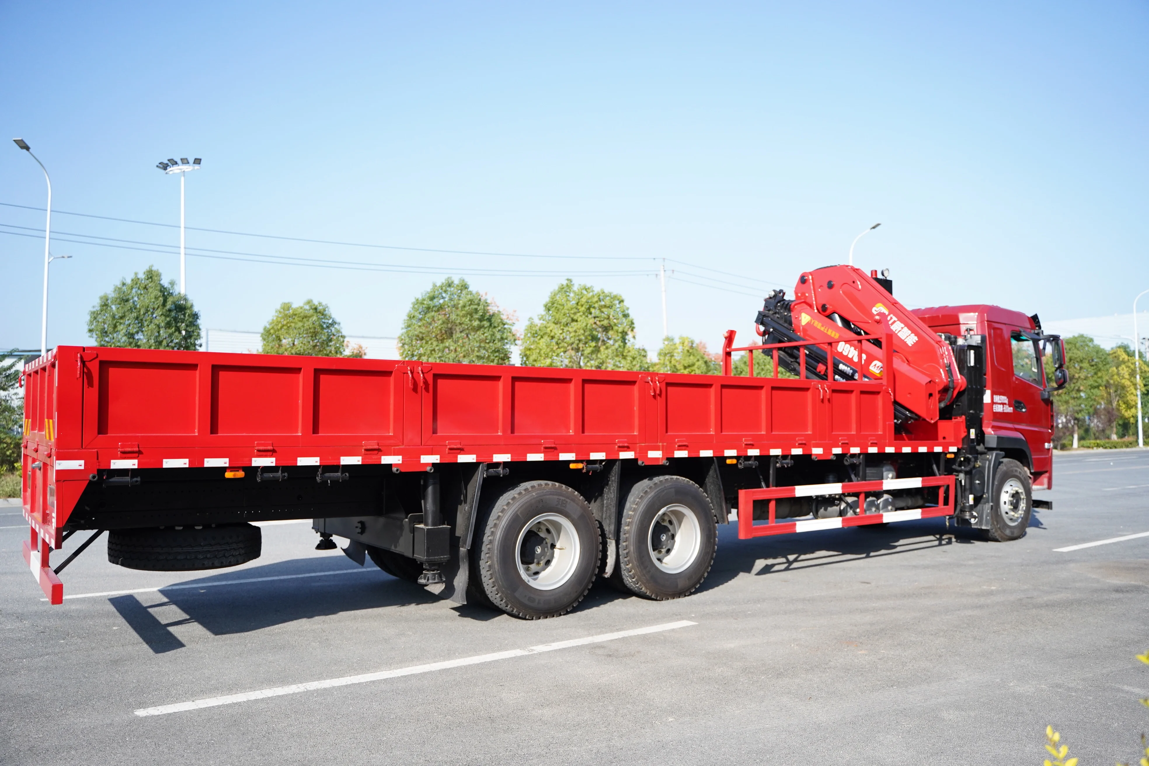 Large brand high-quality factory direct sales of 130 tons of large tonnage cranes used for lifting heavy objects