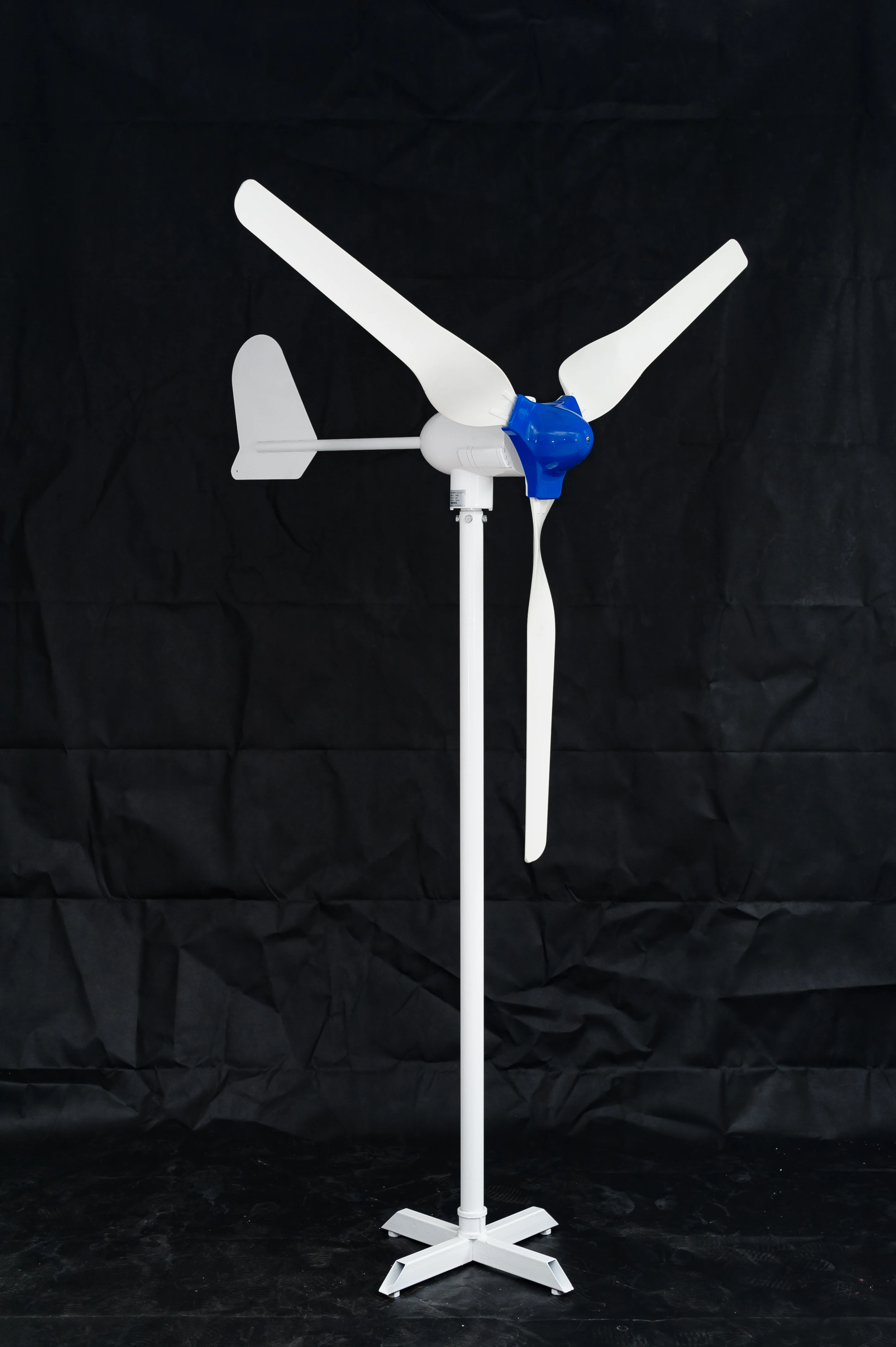 FD2.7-1000 Wind turbines 48V Start wind speed2.5m/s Wind wheel diameter2.7m
