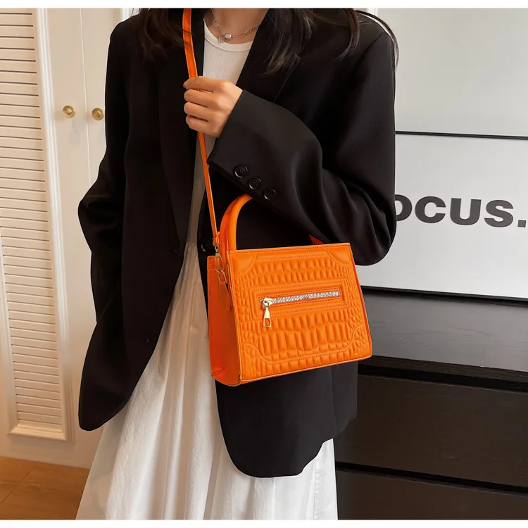 2024 New Ladies Crocodile Messenger Bag Fashionable Solid Color Shoulder Armpit Handbag Large Capacity Casual No Deformation