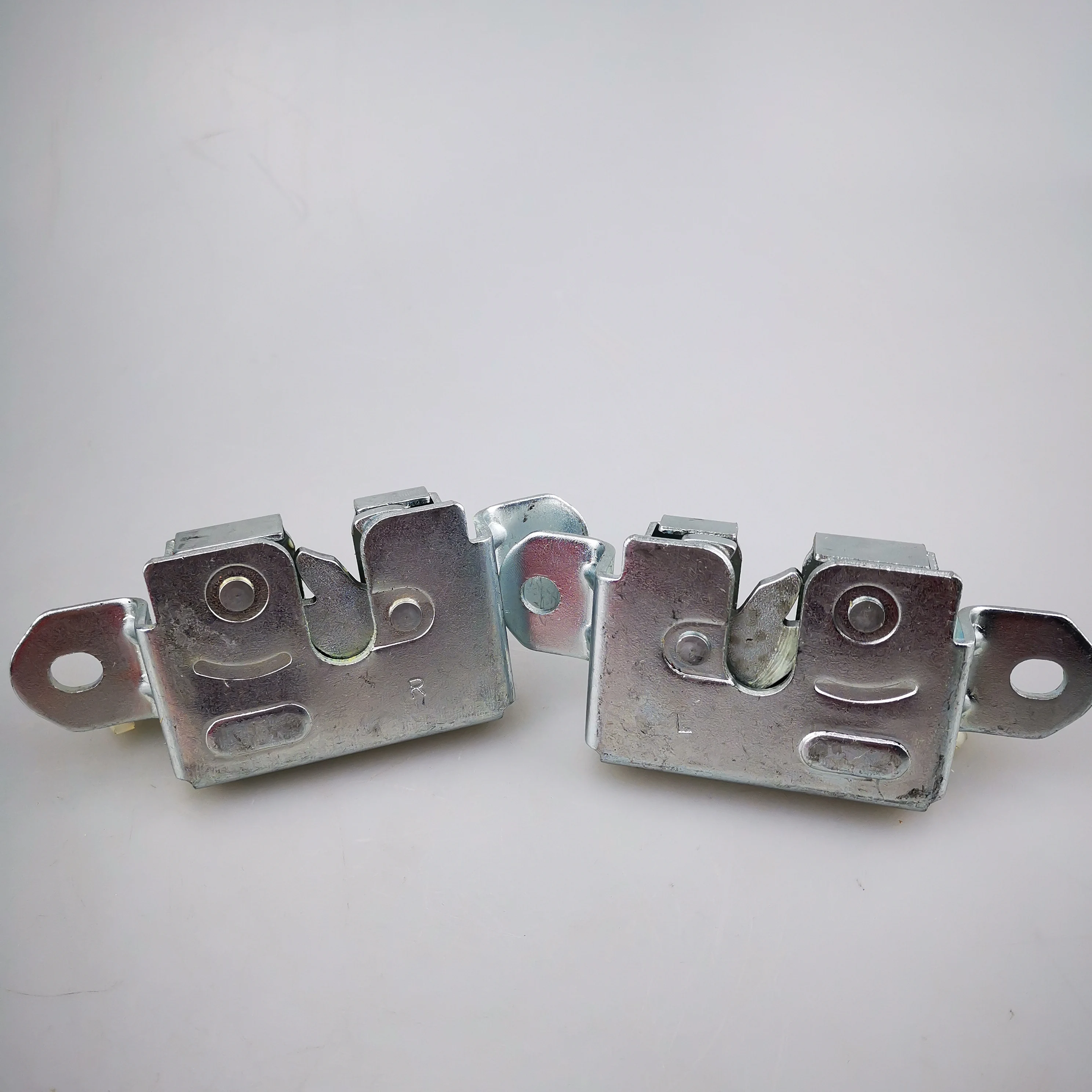 SAIC MAXUS T60 Original Rear baffle lock body C00100148 C00100149