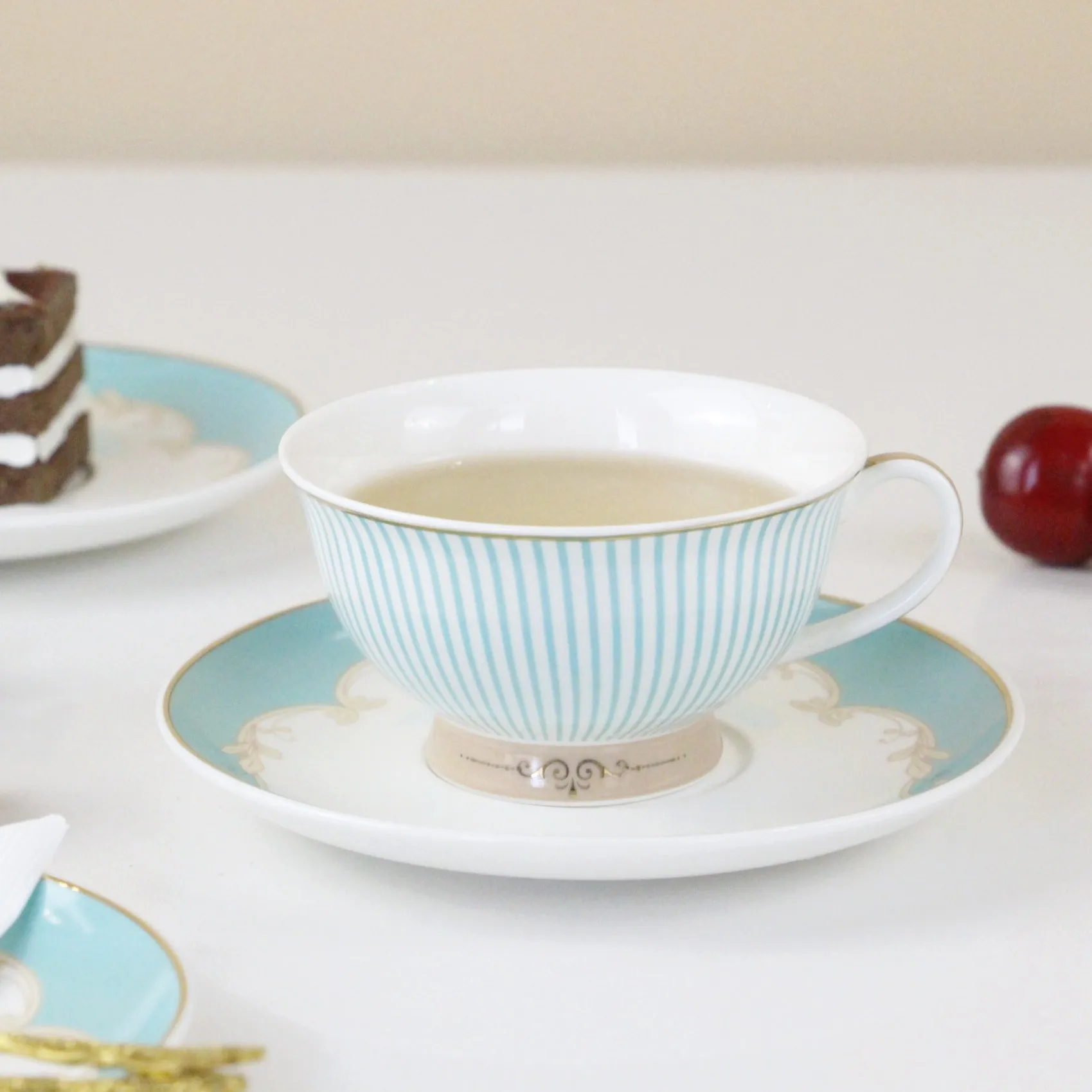 British modern stripes tea cup and saucer with real gold rim Elegant Luxury Custom acceptable For afternoon tea As gift