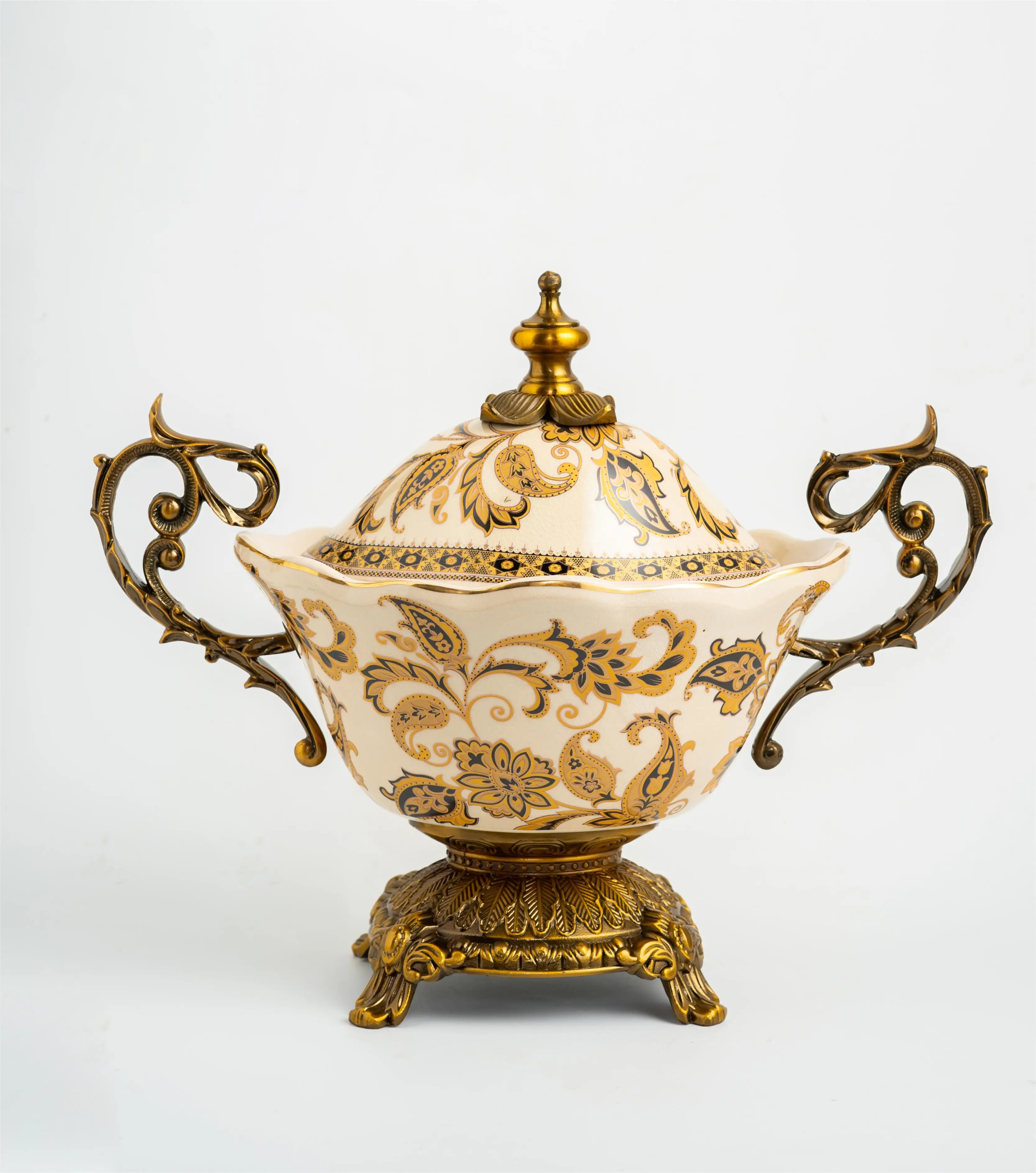 Chinese ceramics handmade house table luxury decoration golden ceramics fruit box candy box with lid