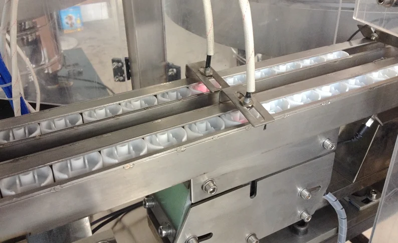 
top disc top cap closure lid tapa assembly machine 