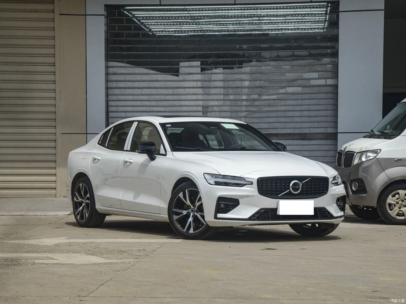 2024 Volvo S60 B4 B5 2 0 T 197 лошадиных сил Новый энергетический Средний седан б/у и новый доступный из Китая