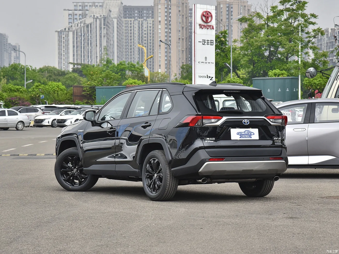 2024 Toyota RAV 4 гибридный внедорожник новый автомобиль с автоматической коробкой передач кожаные сиденья задняя камера металлическая багажник на крышу левое рулевое управление в наличии