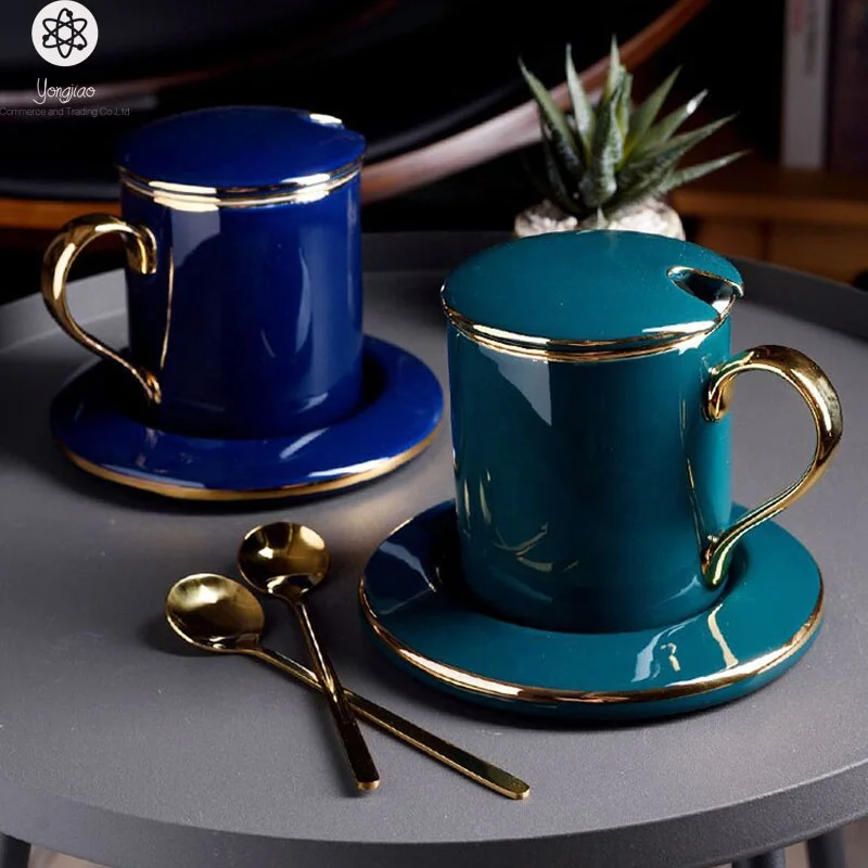 Ceramic tea cup with infuser and lid