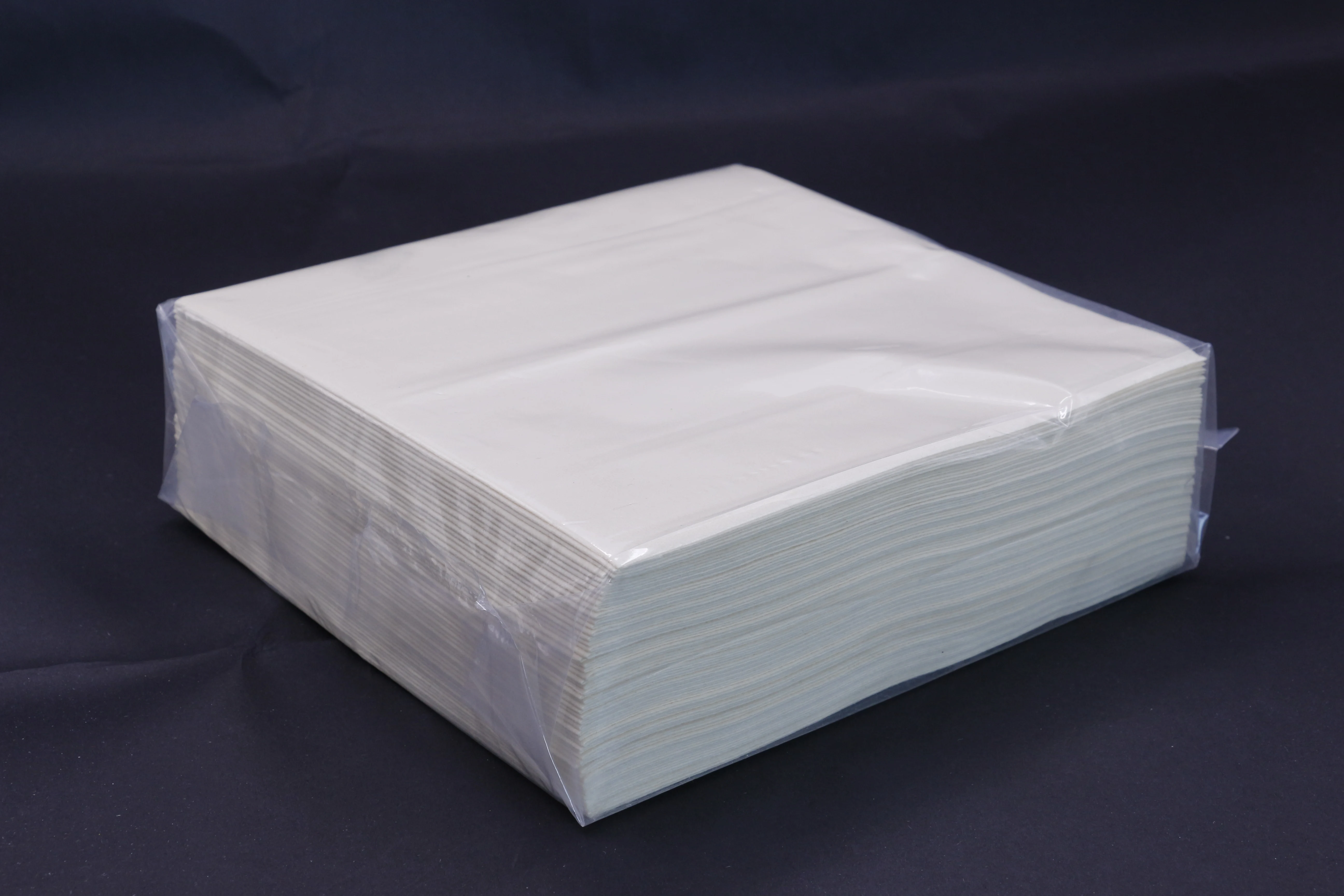 1ply thick white airlaid napkin with pocket