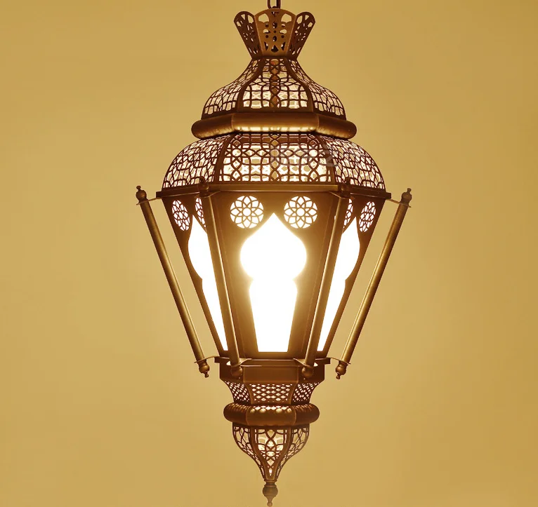 Ramadan Festival Decoration Hand Crafted Metal Lantern Custom Finished Candle Lantern Tableware Classic Lantern