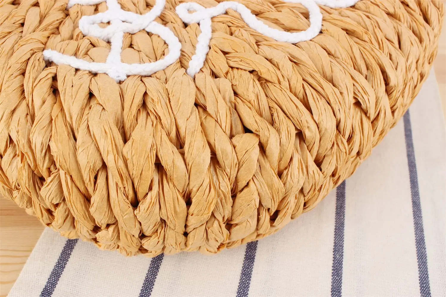 Factory Wholesale  Bride Straw Beach Hand Woven Large Purse Wedding Gift with Pompom Top Handle Summer Beach Rattan Tote Bag