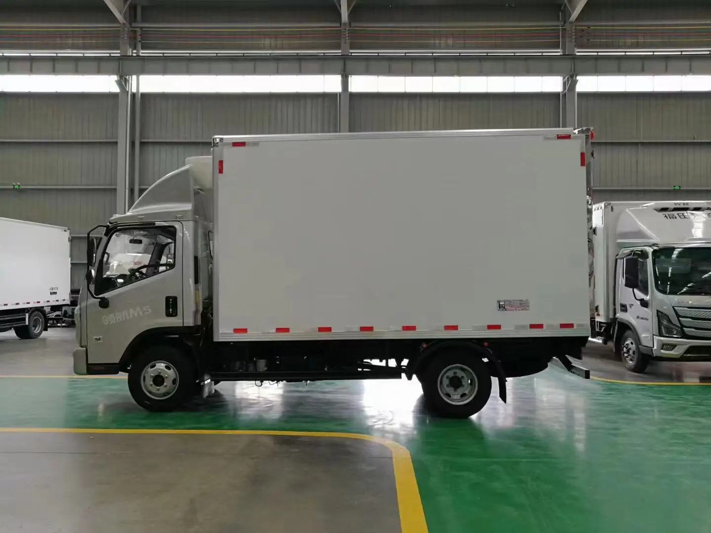Factory price Foton Forland 4x2 Freezer refrigeratored truck for sale