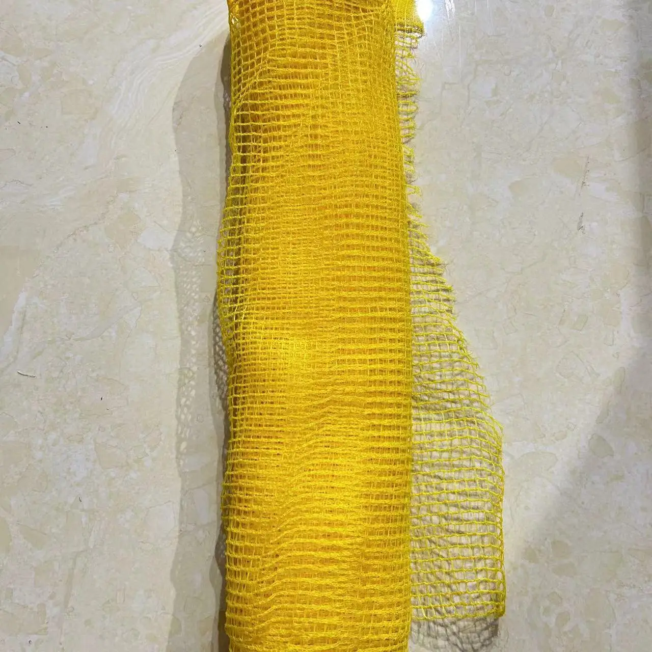 yellow construction safety net with 100% virgin HDPE +UV stabilized with 50%-80% shade rate used for scaffold protect