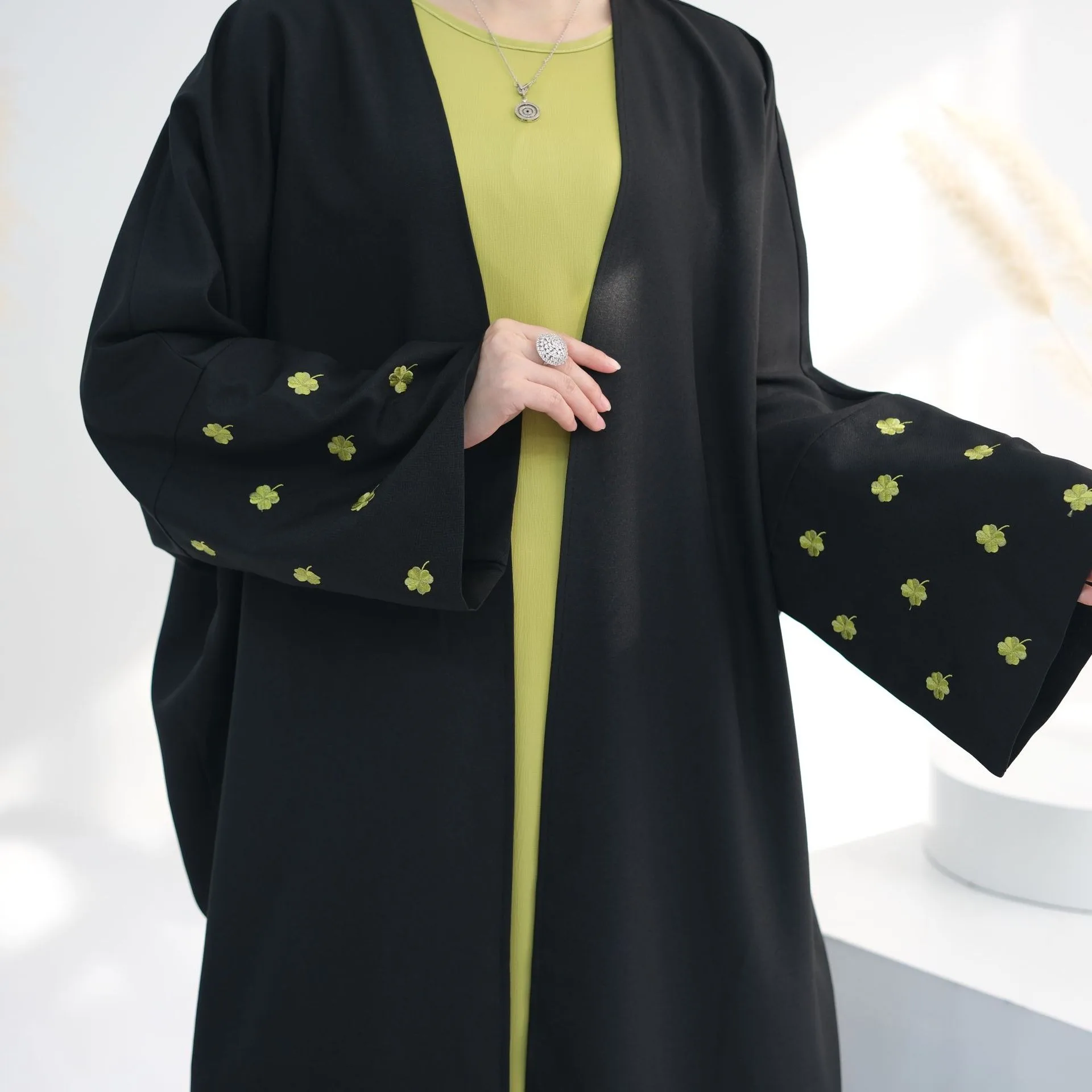 2023 New Designs Abaya Turkey Dubai Islamic Clothing Elegant Cardigan Embroidered With Four Leaf Clover
