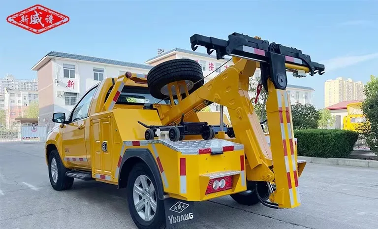 Powerful Foton 4*4 drive pickup wrecker off-road tow truck underground garage towing vehicle expressway rescue vehicle