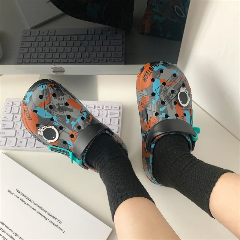 2024 New Design Summer PVC Anti-Slip Slippers Sandals Unisex Clogs Shoes Classic Garden PVC Clogs Shoes slippers for men