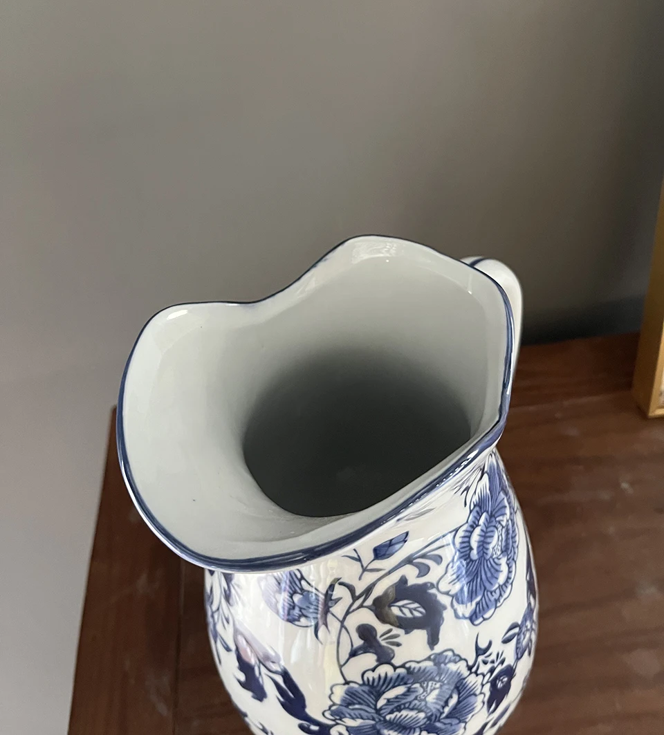 Large Chinese hand painted jug large blue and white vase hand painted pitcher