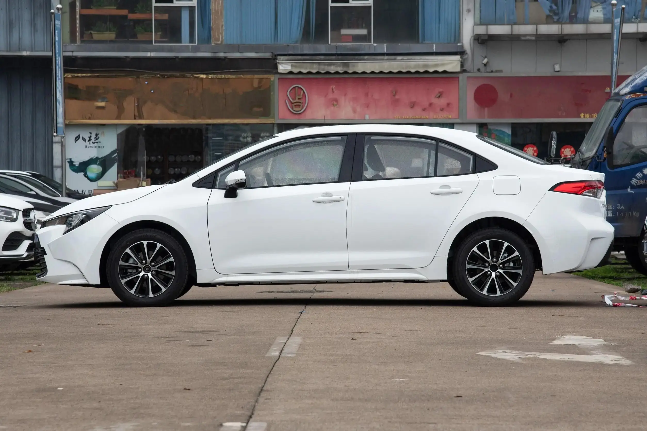 Лидер продаж 2024 TOYOTA Levin 1.5L CVT TNGA бензиновые автомобили дешевые левое рулевое RWD лучшая дешевая цена Toyota
