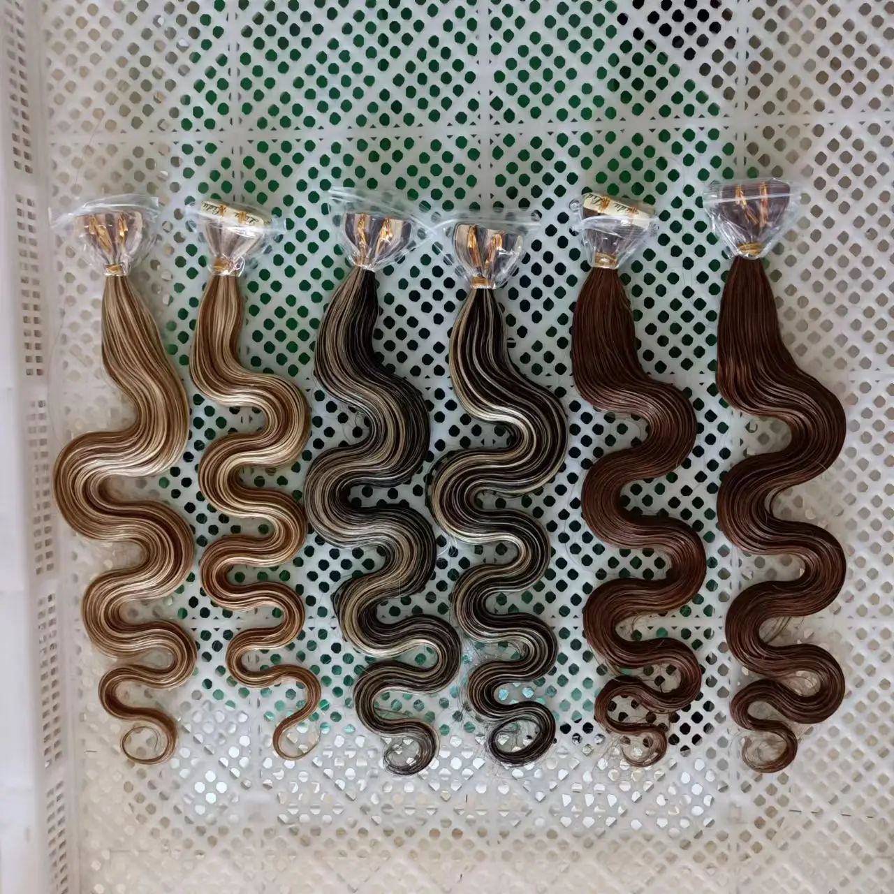 Raw Hair Wholesale Russian Virgin Human Hair 613 Blonde Thick End 3A 4B Curly Tape In Hair Extension 20 Piece