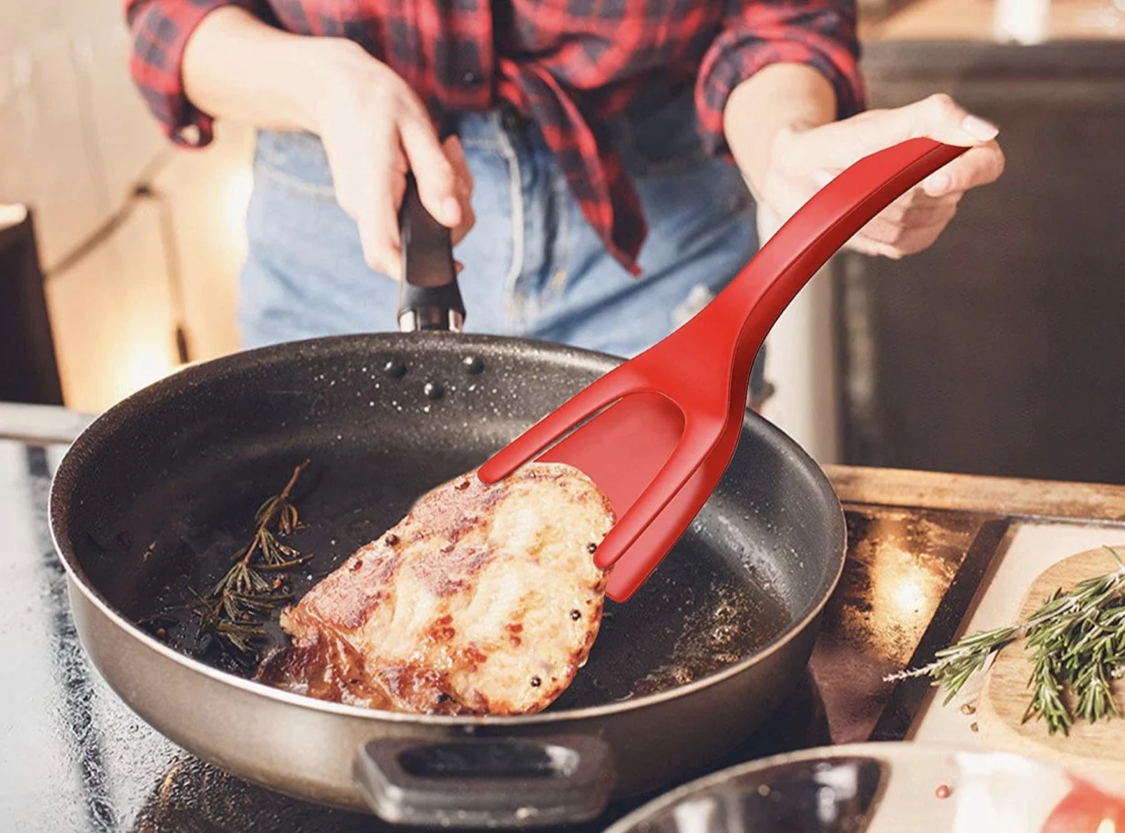 2 In 1 Egg Grip And Flip Tongs Egg Spatula Tongs Clamp Pancake Fried Egg French Toast Omelet Overturned Kitchen Cooking Tool