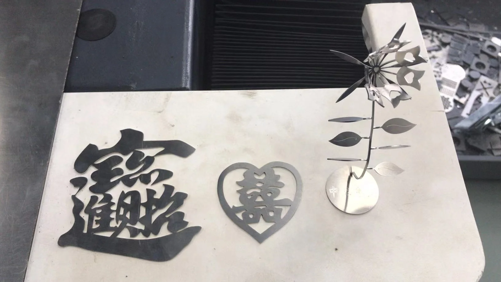 Станок для лазерной резки с режущей головкой с автофокусом