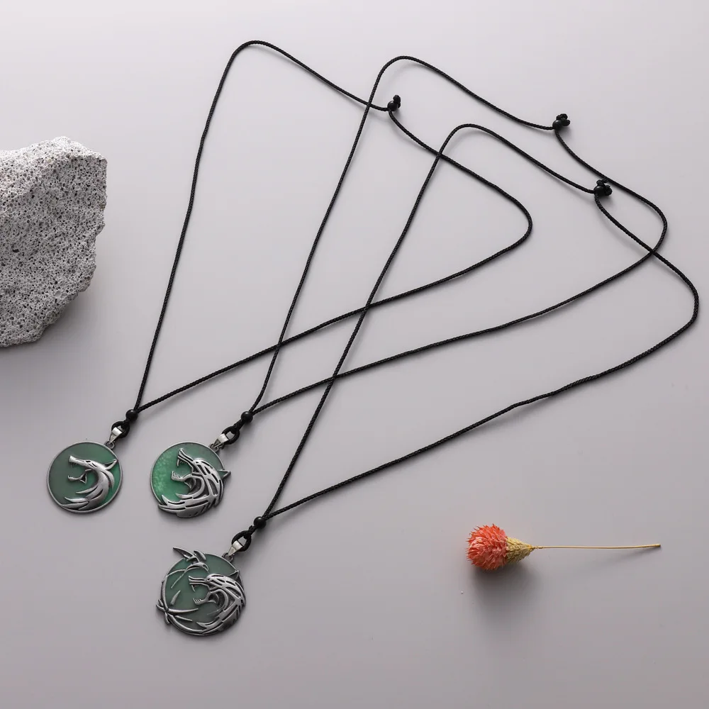 Witcher 3 Wild Hunt Game Design Demon Hunter Men Luminous Growing Wolf Pendant Necklace