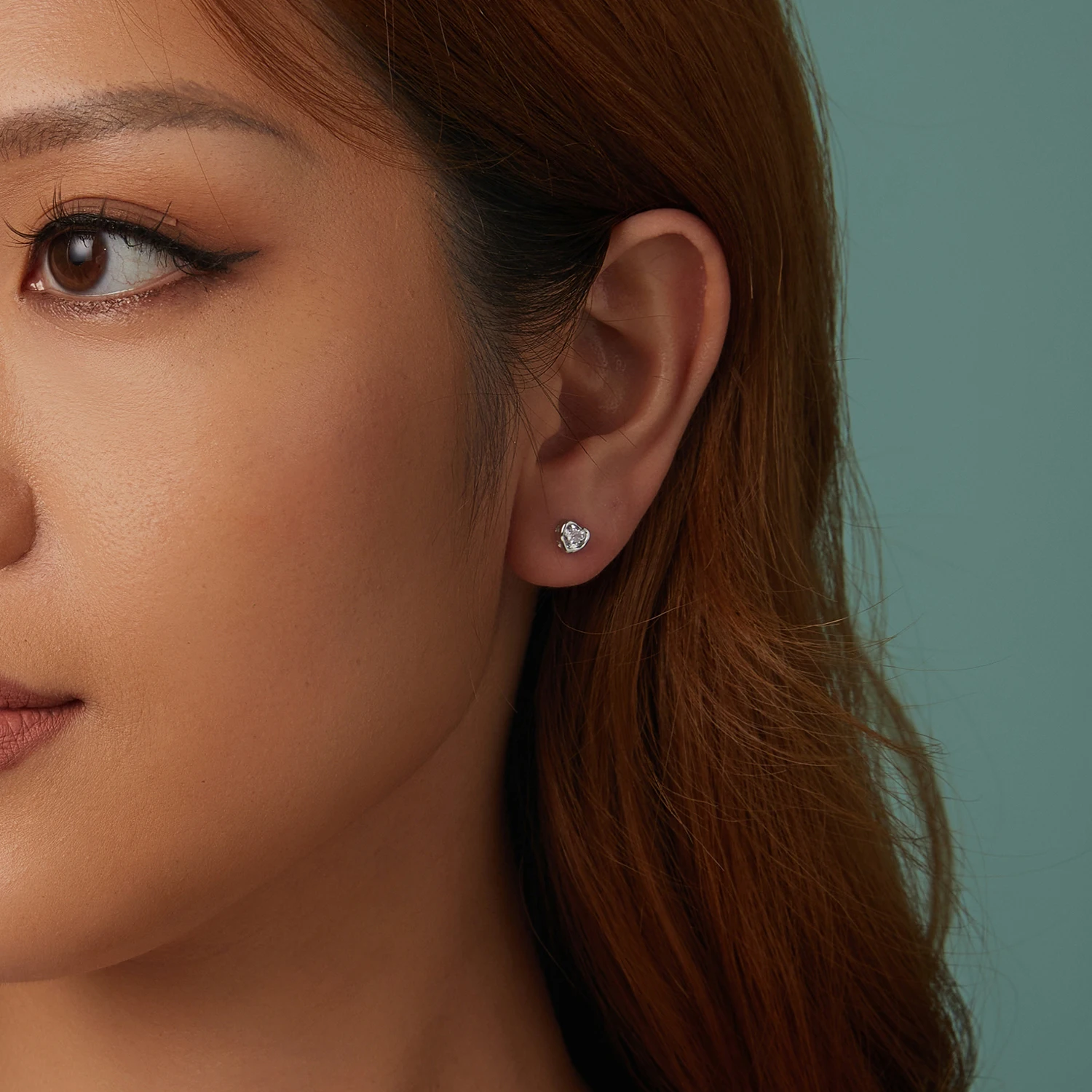 Pavé Setting CZ Plated White Gold 925 Silver Jewelry BSE1103 Heart-Shaped Silver 925 Stud Earrings