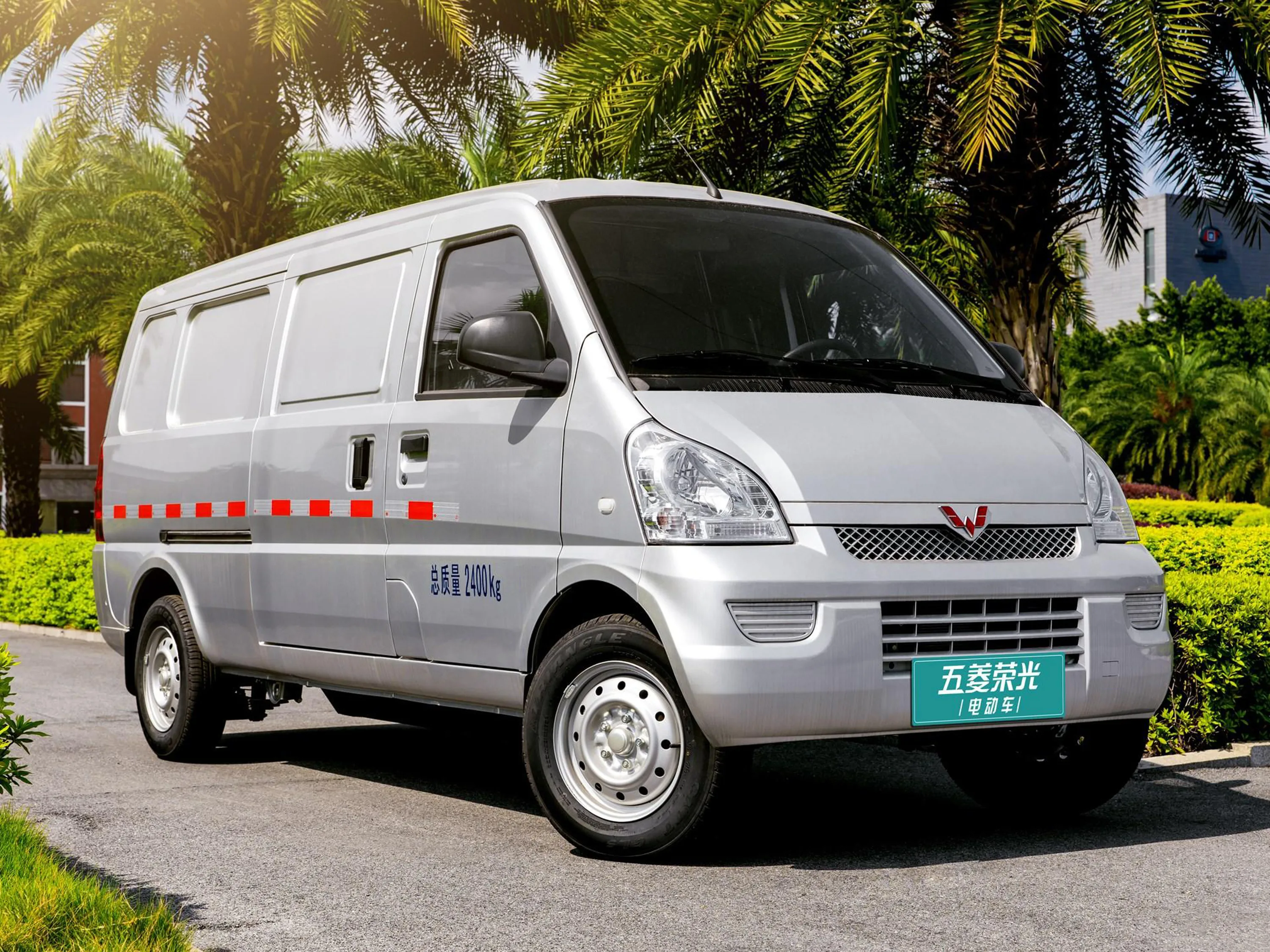 China new energy vehicle SGMV wuling rongguang ev bus 5 doors 7 seats minivan electric car minibus for hot sale