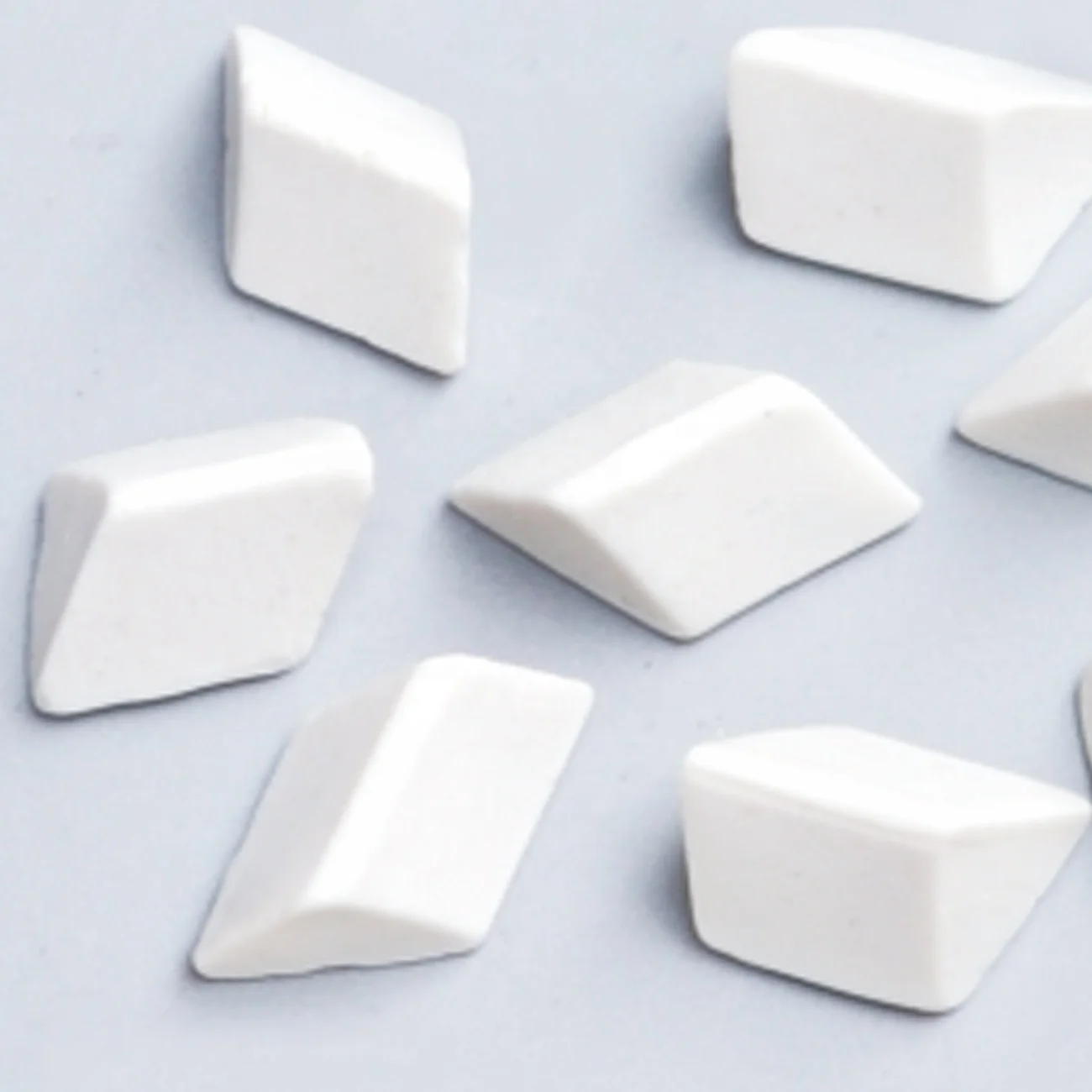 Oxide Deburring Wooden Aluminum Pallet Vibratory Ball Grinding Ceramic Tumbling Media for Ceramic Tumbling Media