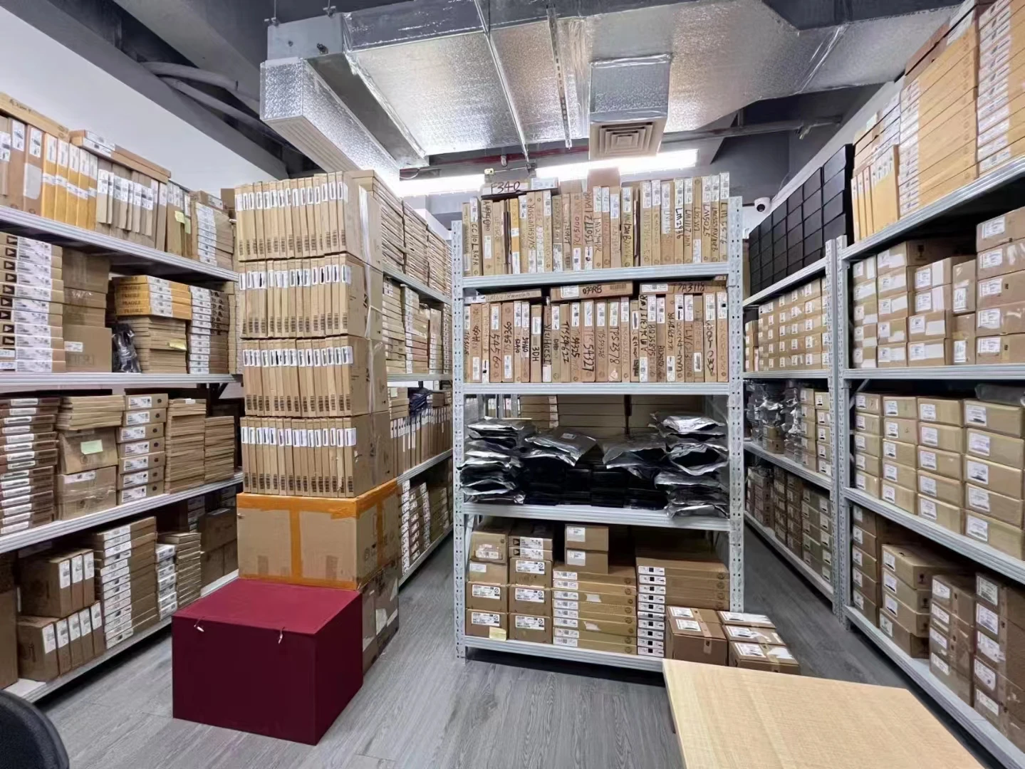 MIC2584-JYTS New Original Integrated Circuits ICS Power Management PMIC TQFN-32 Hot Swap Controllers