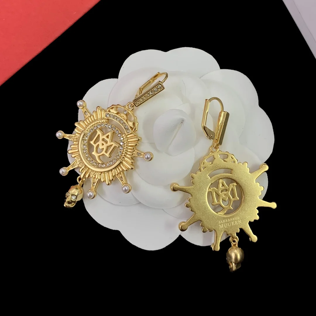 Alexanderxx McQueens кросс-бордюр Лидер продаж 925 серебряное письмо Жемчужное ретро-дизайн эстетичные аксессуары для карнавала праздничные