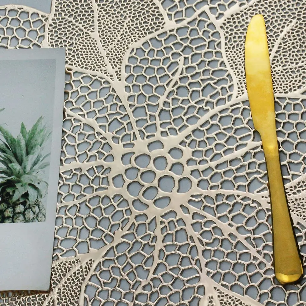2022 CR Gold/Silver/Red Round Table Mats Pressed PVC Metal Placemats Hollow Christmas Flower Placemats for Table Decoration