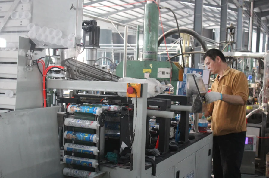 Factory supplying acetic silicone sealant applying to  kitchen cabinet edge seal and installation of decorative materials