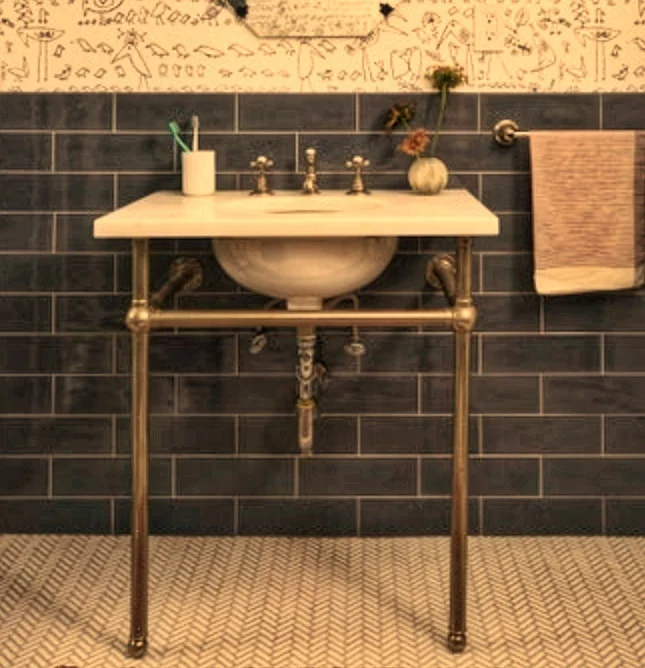 Bathroom furniture ideas for a retro vintage decoration bains de loft Loft baths Metal washbasin stand steel leg vanities iron
