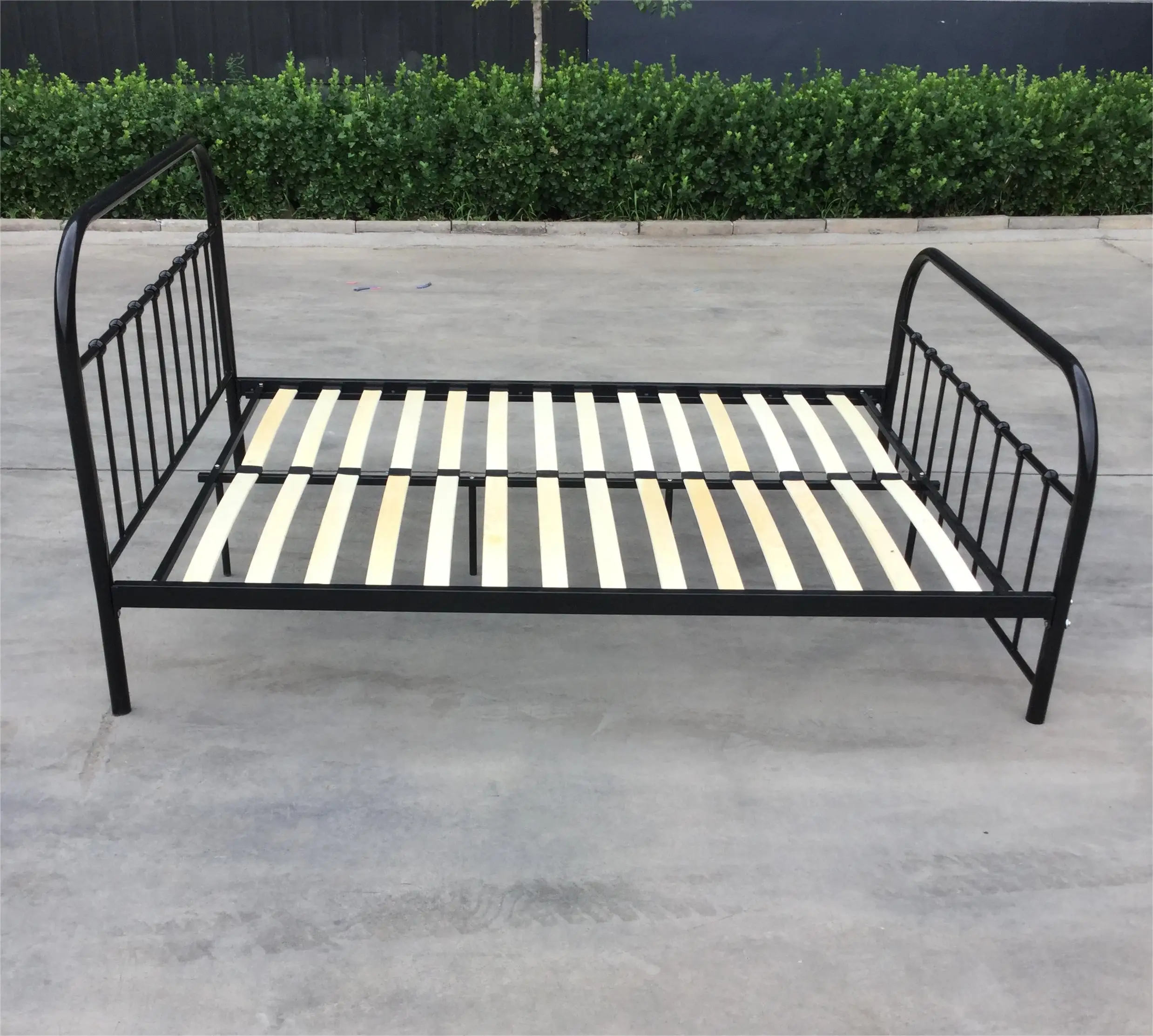 New Design Bedroom Furniture Beds Twin Full Queen Size Bed Frame Wooden Salt Metal Bed Base Wooden Slat Support