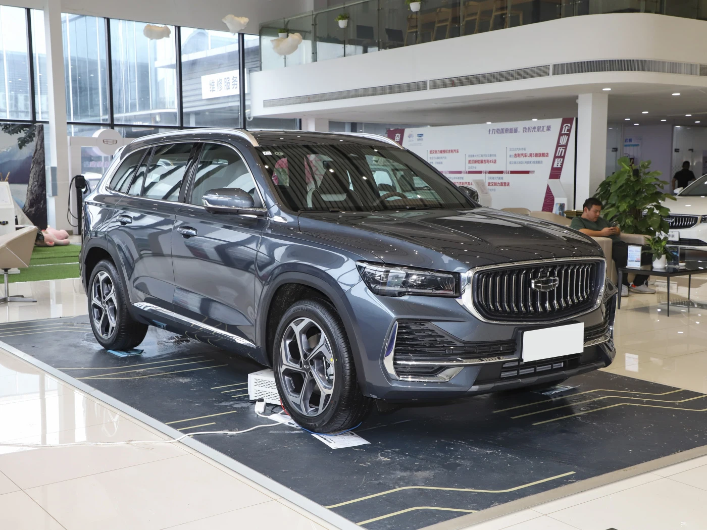 Buy Low Price Petrol Cars Geely Xingyue L 5 Doors 5 Seats SUV Front-Drive Geely Monjaro Used Gasoline Cars For Sale