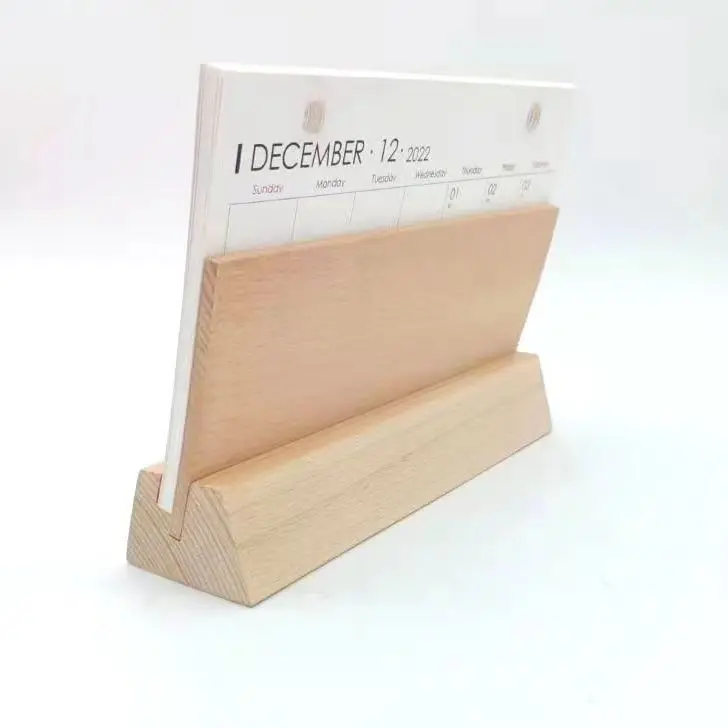 Деревянная подставка для открыток