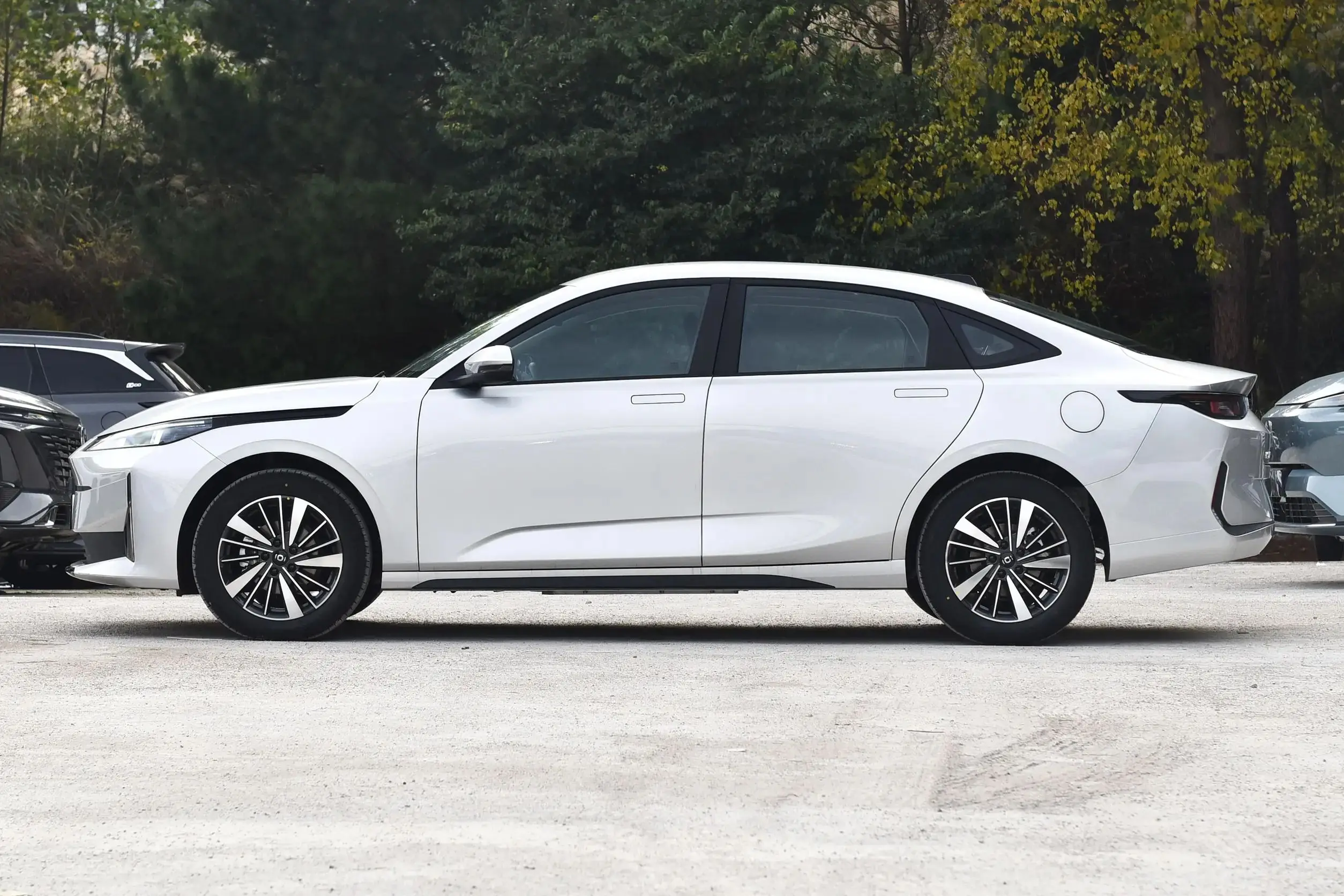Changan qiyuan a05 plug-hybrid Новый энергетический автомобиль changan заводская цена портовый instock