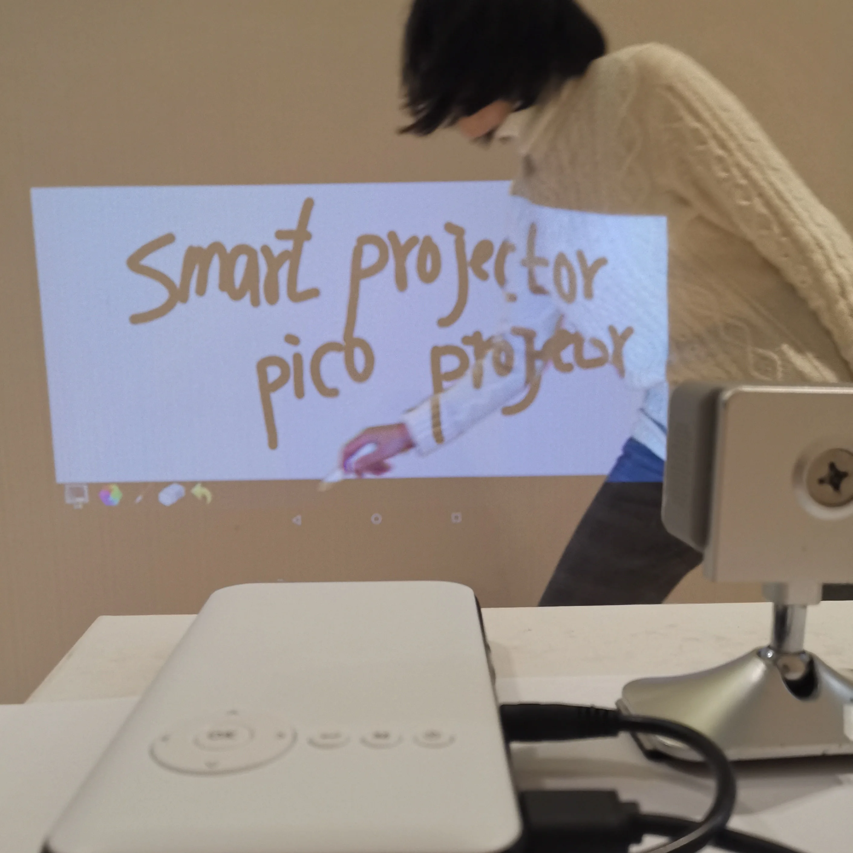 Инфракрасная ручка touch mini projector usb мини-проектор домашнего кинотеатра портативный карманный для использования мини